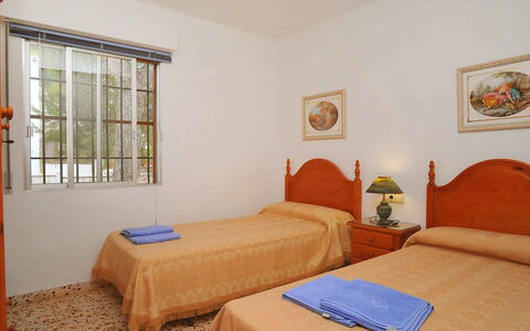 Patrai: Chambre, Pièce, Lit, Meubles, Propriété, Drap De Lit, Cadre De Lit, Design Intérieur, Matelas, Bâtiment