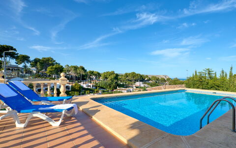 Cap Marti: L'Eau, Ciel, Nuage, Bleu, Piscine, Plante, Mobilier De Jardin, Ombre, Arbre, Loisir