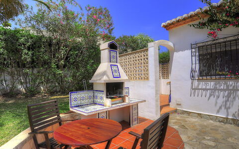 Lucie: Propriété, Maison, Bâtiment, Immobilier, Pièce, Vacances, Ciel, Chalet, Meubles, Villa