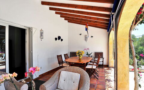 Lucie: Propriété, Pièce, Bâtiment, Design Intérieur, Maison, Plafond, Immobilier, Meubles, Domicile, Salon