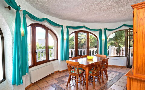 Vina: Propriété, Pièce, Bâtiment, Immobilier, Design Intérieur, Meubles, Salle À Manger, Plafond, Maison, Biens