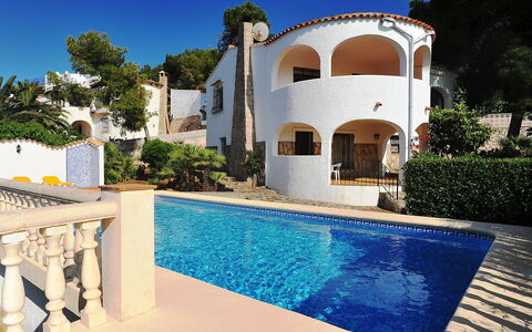 Balcon al Mar: Plante, L'Eau, Propriété, Bâtiment, Ciel, Arbre, Bleu Azur, Ombre, Piscine, Zone Résidentielle