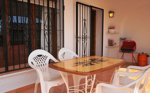 Balcon al Mar: Pièce, Propriété, Salle À Manger, Table, Meubles, Design Intérieur, Maison, Bâtiment, Table Cuisine Et Salle A Manger, Chaise