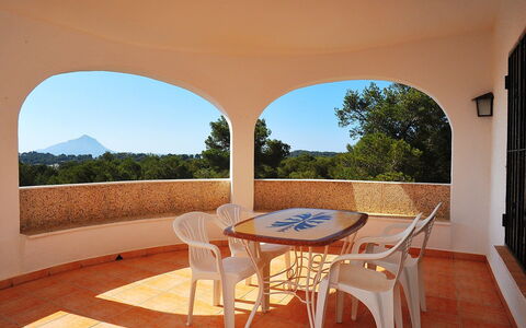 Balcon al Mar: Propriété, Pièce, Bâtiment, Immobilier, Maison, Meubles, Table, Design Intérieur, Villa, Architecture