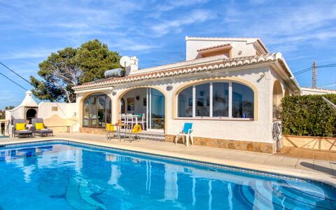 Marina: L'Eau, Ciel, Nuage, Plante, Piscine, Bâtiment, Bleu, Arbre, Ombre, Eco Hôtel