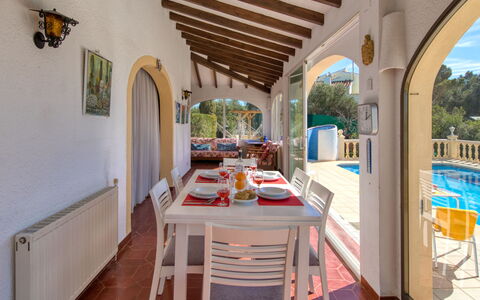 Marina: Table, Meubles, Propriété, Chaise, Bois, Design Intérieur, Sol, Porche, Arbre, Immobilier