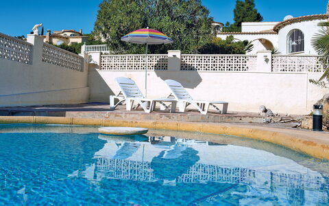 La Caissa: Piscine, Bleu, Propriété, Bâtiment, Architecture, Bleu Azur, L'Eau, Villa, Vacances, Tourisme