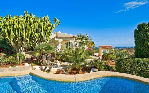 La Caissa: L'Eau, Ciel, Propriété, Plante, Bleu, Bâtiment, Nuage, Bleu Azur, Paysage Naturel, Piscine