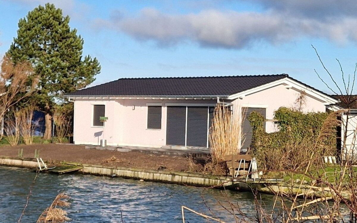 A 17 mit Eigenem Exklusivem Zugang zum Binnensee