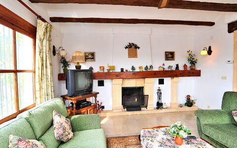 Tarraula: Propriété, Meubles, Vert, Ventilateur De Plafond, Canapé, Confort, Éclairage, Cadre, Design Intérieur, Fenêtre