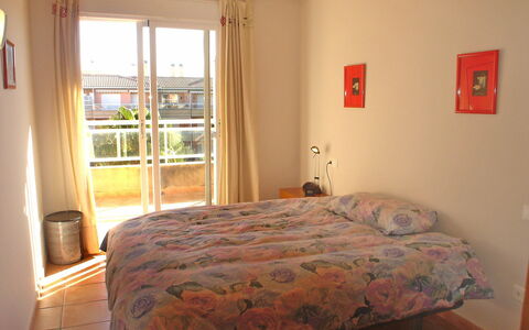 La Senia: Chambre, Lit, Pièce, Meubles, Propriété, Drap De Lit, Cadre De Lit, Sol, Literie, Design Intérieur