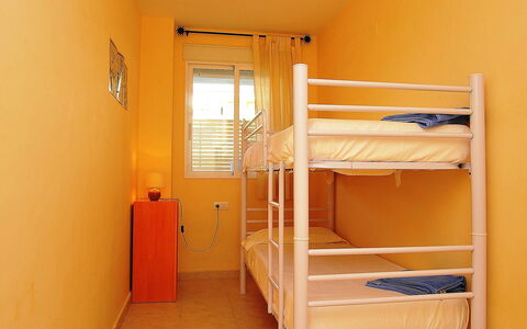 Jávea 421: Pièce, Lit, Meubles, Hôtel, Propriété, Dortoir, Lit Superposé, Bâtiment
