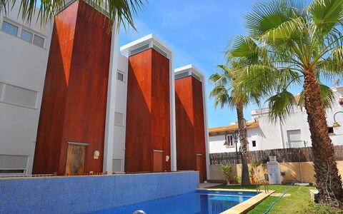 Atarazanas: Propriété, Maison, Bâtiment, Immobilier, Recours, Bleu Majorelle, Architecture, Zone Résidentielle, Piscine, Arbre