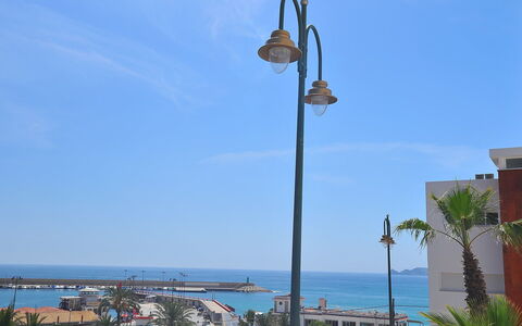 Atarazanas: Éclairage Public, Luminaire, Éclairage, Ciel, Vacances, Mer, Pôle, Plante, Côte, Tourisme