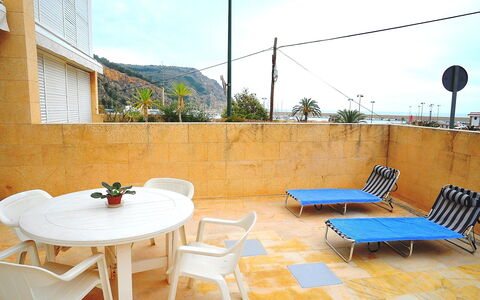 Atarazanas: Propriété, Maison, Pièce, Bâtiment, Meubles, Table, Design Intérieur, Immobilier, Appartement, Sol