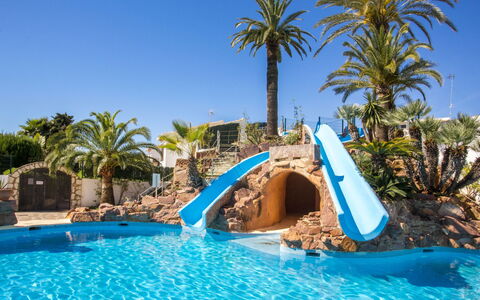 Cala Blanca 56: L'Eau, Ciel, Propriété, Plante, Piscine, Bleu, Bleu Azur, Arbre, Station Balnéaire, Arecales