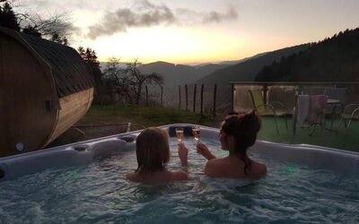 Fewo mit Whirlpool und Fass-Sauna im Schwarzwald