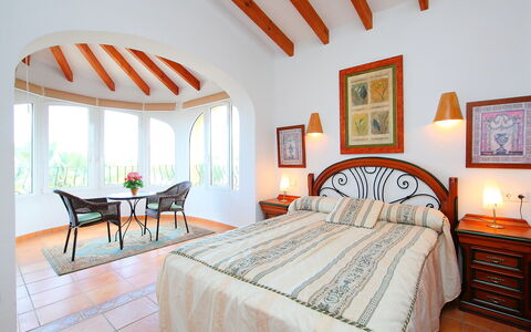 Inma: Chambre, Pièce, Meubles, Propriété, Lit, Design Intérieur, Drap De Lit, Bâtiment, Cadre De Lit, Plafond