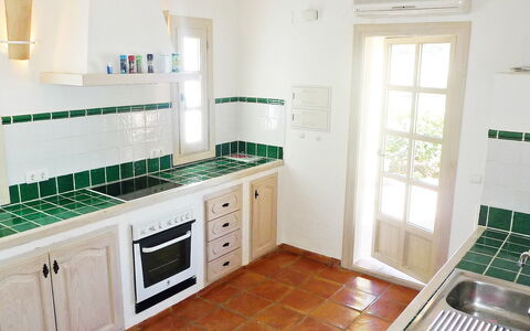 Eretat: Propriété, Pièce, Vert, Salle De Bains, Meubles, Sol, Tuile, Design Intérieur, Bâtiment, Évier