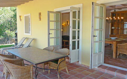 Eretat: Propriété, Pièce, Bâtiment, Maison, Meubles, Immobilier, Domicile, Porche, Sol, Design Intérieur