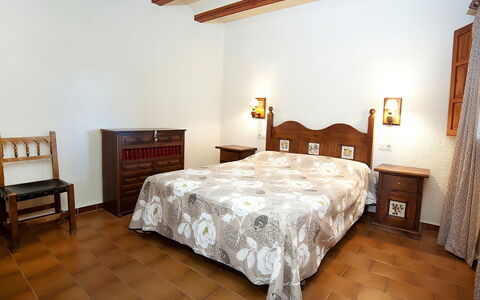Els Pins: Chambre, Pièce, Lit, Meubles, Propriété, Drap De Lit, Cadre De Lit, Plafond, Sol, Mur