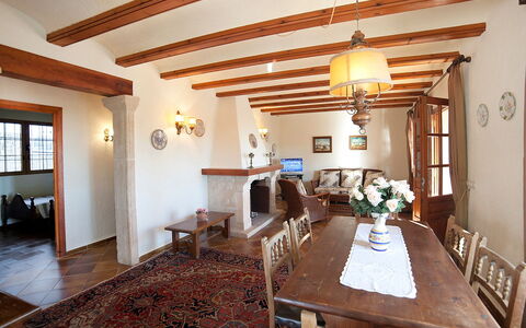 Els Pins: Pièce, Propriété, Plafond, Bâtiment, Design Intérieur, Meubles, Salle À Manger, Maison, Sol, Faisceau