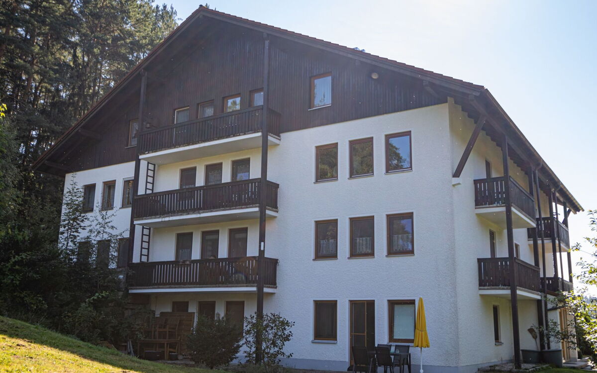 Mit Zwei Schlafzimmern und Terrasse