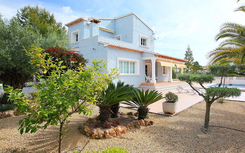 Azul: Propriété, Maison, Immobilier, Domicile, Bâtiment, Arbre, Zone Résidentielle, Chalet, Ciel, Architecture