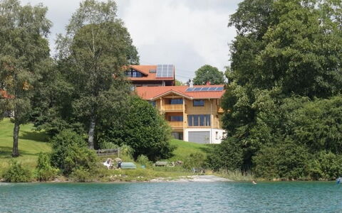 Landgut mit Blick auf das Wasser