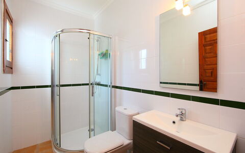 Bel: Salle De Bains, Pièce, Propriété, Design Intérieur, Immobilier, Bâtiment, Luminaire Plomberie, Maison, Architecture, Sol