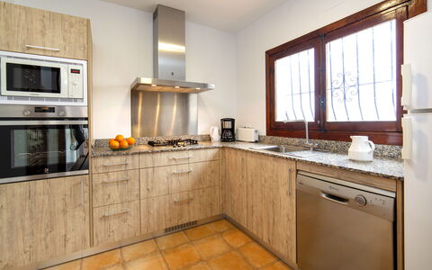 Bel: Cabinetry, Comptoir, Propriété, Evier, Fenêtre, Appareil De Cuisine, Cuisinière, Évier, Cuisine, Bâtiment