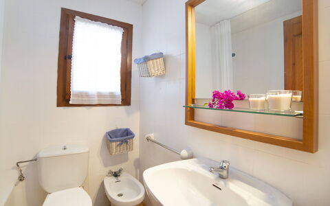 Rafol: Miroir, Robinet, Luminaire Plomberie, Lavabo, Évier, Propriété, Salle De Bains, Violet, Plante, Design Intérieur