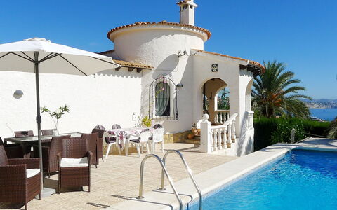 Avalon: Ciel, L'Eau, Propriété, Meubles, Bleu, Plante, Bâtiment, Piscine, Ombre, Mobilier De Jardin