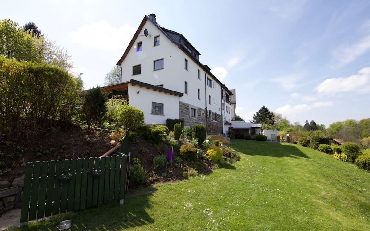 Helle und Moderne Ferienwohnung mit Terrasse