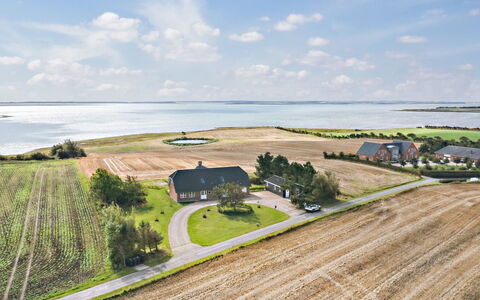 Fridhild - 150M to the Fjord: Ombre, Recours, Jardin, Eco Hôtel, Mobilier De Jardin, Pelouse, Chaise, Arrière-Cour, Aménagement Paysager, Hacienda