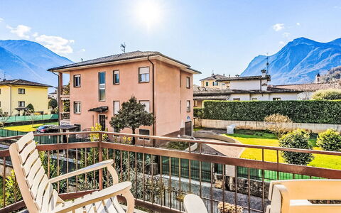 Casa Silvia: Domicile, Chaîne De Montagnes, Appartement, Balcon, Station De Montagne, Vallée, Alpes, Crête, Village De Montagne, Villa