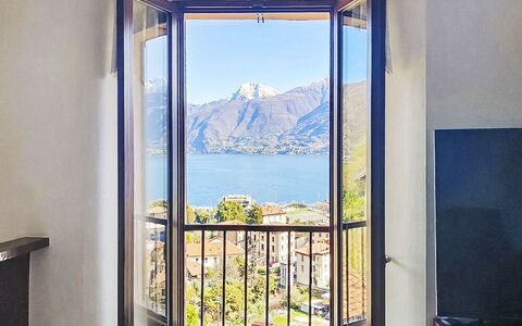 Lakeview Menaggio: Chaîne De Montagnes, Verre, Balcon, Eco Hôtel, Crête, Tache De Bois, Dur, Plante D'Appartement, Daylighting