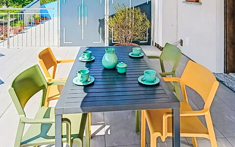 Piateda Terrace: Meubles, Chaise, Table, Mobilier De Jardin, Tableau De Plein Air, Design Intérieur, Table Cuisine Et Salle A Manger, Restaurant, Tache De Bois, Patio