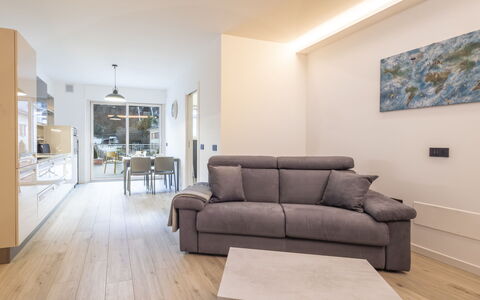 Piateda Terrace: Bois, Tronc, L'Hiver, Brindille, Mobilier De Jardin, Gelé, Des Bois, Neige, Arrière-Cour