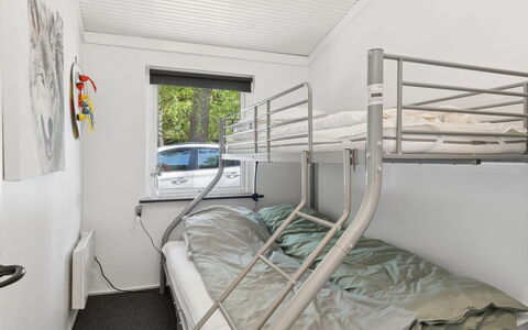 Aiko - 1.8Km from the Sea: Chambre, Lit, Literie, Design Intérieur, Drap De Lit, Sol, Cadre De Lit, Plafond, Domicile, Pièce