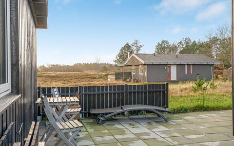 Ovine - 900M from the Sea: Chalet, Arrière-Cour, Cour, Batiments Jardin, Cabanon, Siding, Mobilier De Jardin, Cabane En Rondins, Structure En Plein Air, Cabane