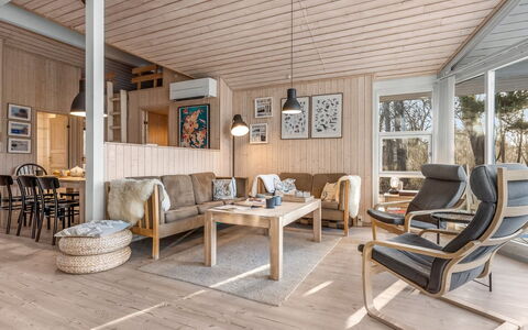 Åse - 1.3Km from the Sea: Meubles, Bois, Design Intérieur, Sol, Sol, Chaise, Pièce, Plafond, Salon, Appartement