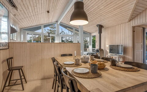 Åse - 1.3Km from the Sea: Meubles, Bois, Design Intérieur, Sol, Sol, Chaise, Pièce, Plafond, Salon, Appartement