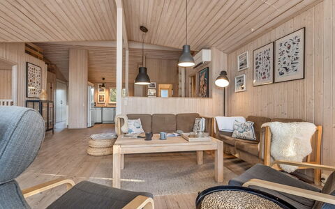 Åse - 1.3Km from the Sea: Meubles, Bois, Design Intérieur, Sol, Sol, Chaise, Pièce, Plafond, Salon, Appartement