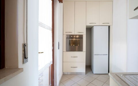 Villa Vitalis: Sol, Comptoir, Bois, Cabinetry, Sol, Design Intérieur, Cuisine, Appareil De Cuisine, Principaux Appliance, Domicile