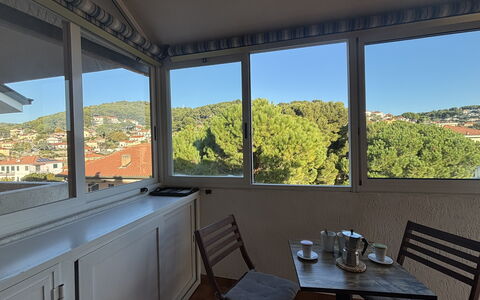 A Due Passi dal Mare, Terrazza, Pet Friendly: Meubles, Chaise, Balcon, Ombre, Verre, Mobilier De Jardin, Porche, Structure En Plein Air, Tableau De Plein Air, Eco Hôtel