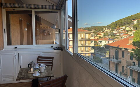 A Due Passi dal Mare, Terrazza, Pet Friendly: Appartement, Balcon, Verre, Chaise, Tache De Bois, Daylighting, Dur, Aluminium