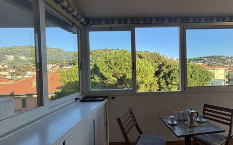A Due Passi dal Mare, Terrazza, Pet Friendly: Meubles, Chaise, Balcon, Verre, Ombre, Mobilier De Jardin, Dur, Daylighting, Tableau De Plein Air, Structure En Plein Air