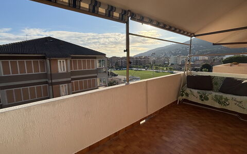 A Due Passi dal Mare, Terrazza, Pet Friendly: Appartement, Balcon, Ombre, Condominium, Daylighting, Store, Structure En Plein Air