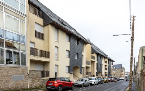 Pomellec: Bleu, Zone Résidentielle, Banlieue, Biens, Aménagement Paysager, Haie